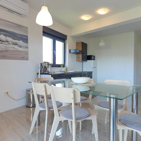 Apartamento Slanica With 3 Bedrooms Id 225